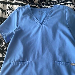 Figs Casma 3 pocket scrub top in Ceil Blue size L